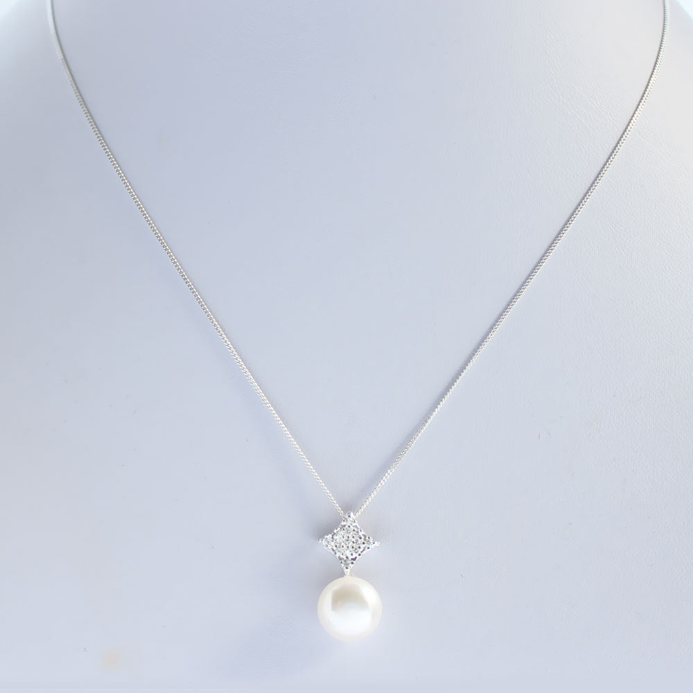 Diamond Shaped Cubic Zirconia Pearl Pendant
