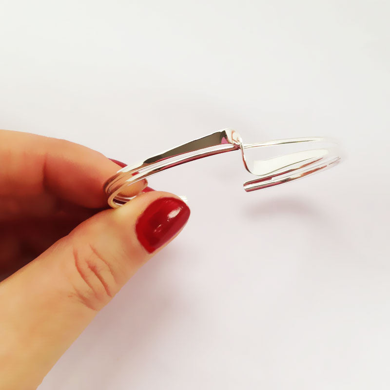 rosa twist bangle