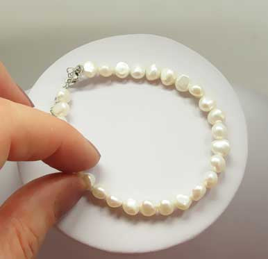 White Freshwater Pearl Bracelet