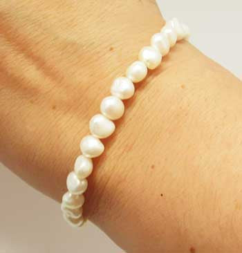 White Freshwater Pearl Bracelet