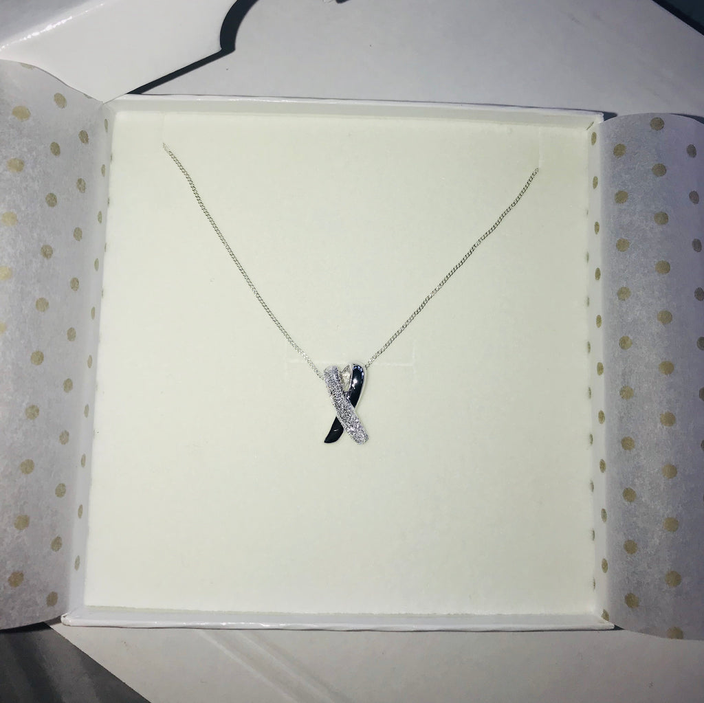 diamond cut kiss pendant 